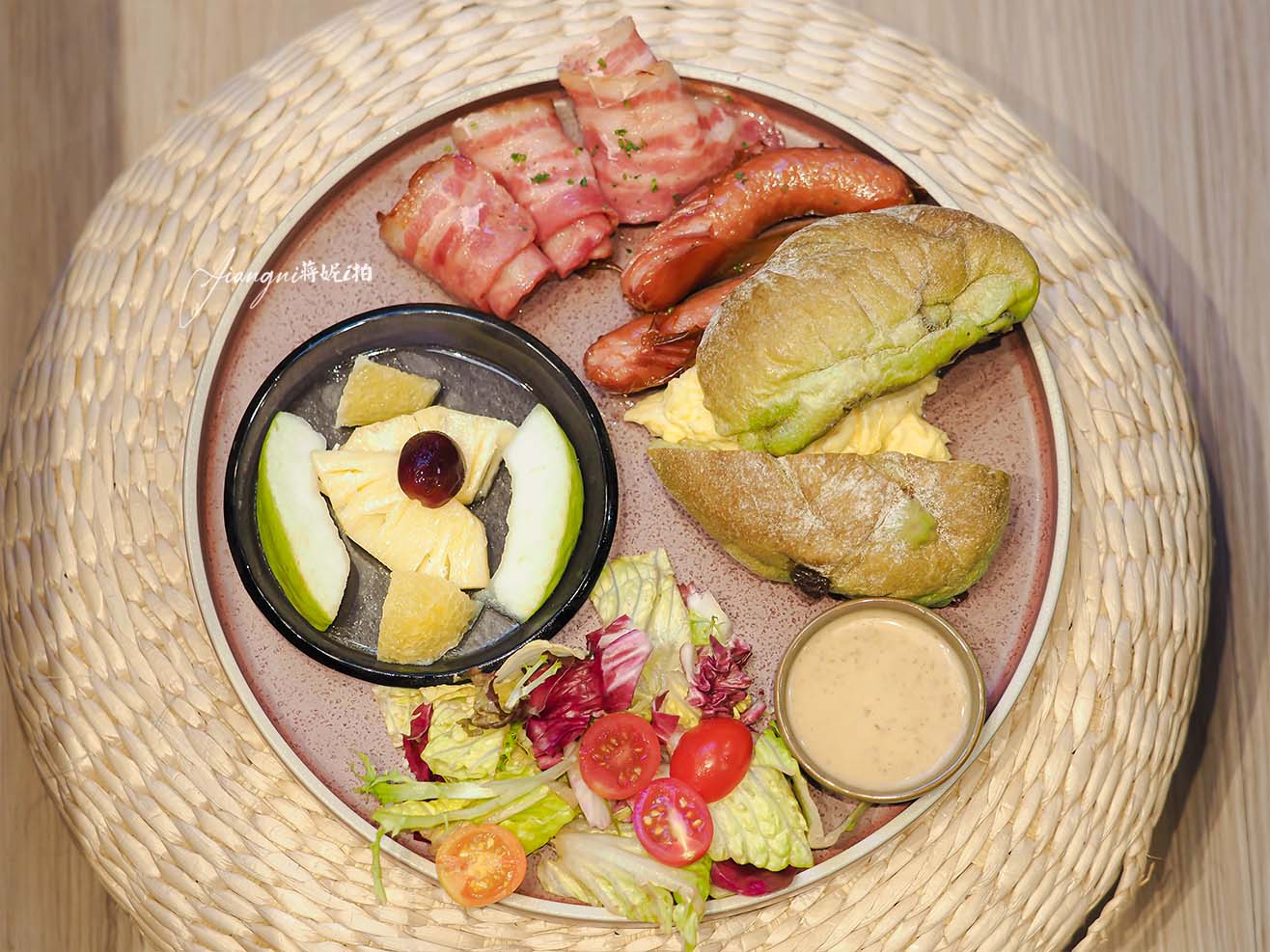 鞦CHILL Cafe & Bistro│菜單、低消、寵物友善、青埔餐酒館、青埔早午餐