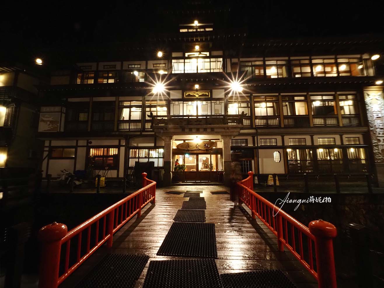 2026銀山溫泉接駁車 時刻表 銀山溫泉散策 必吃美食 神隱少女夢幻場景 免費足湯